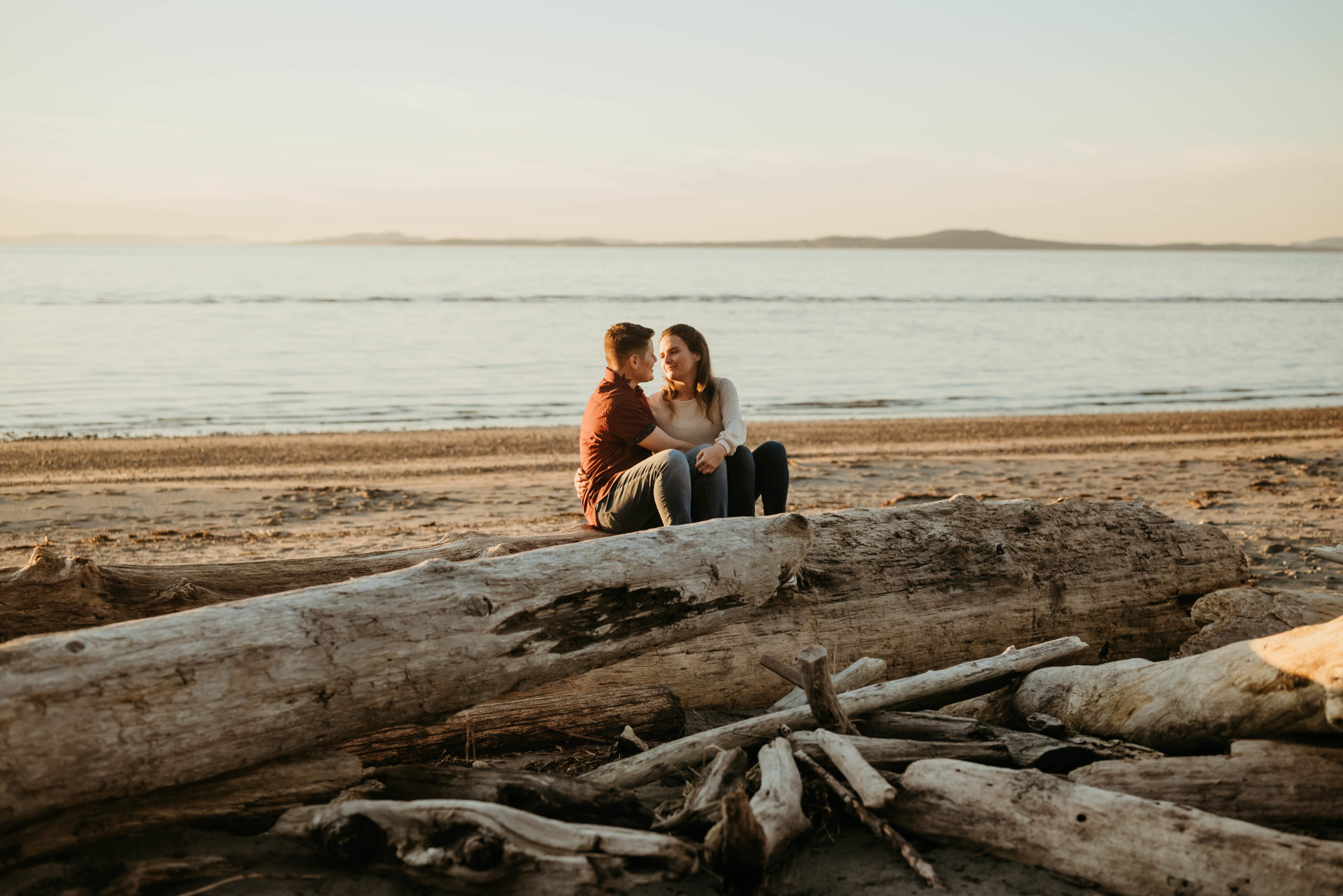outdoor couples engagement beach session whidbey island engagement photographer whidbey island wedding photographer